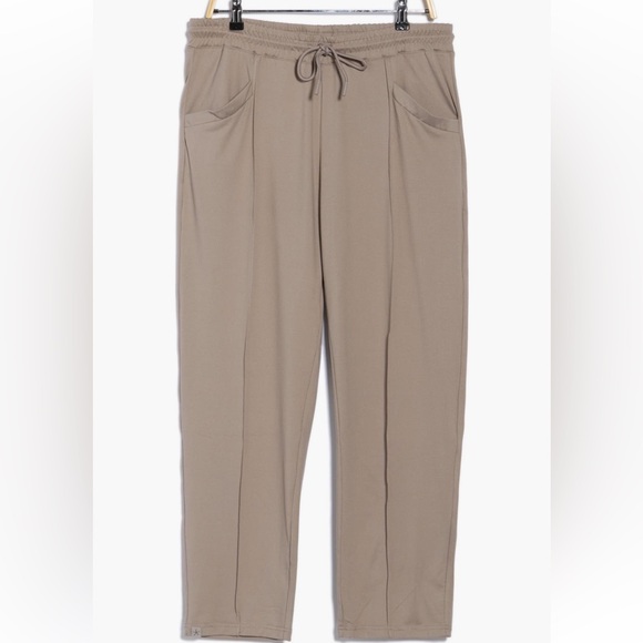 NEW Barefoot Dreams Malibu Collection Butterchic Pintuck Lounge Pants in Nickel - Picture 3 of 8